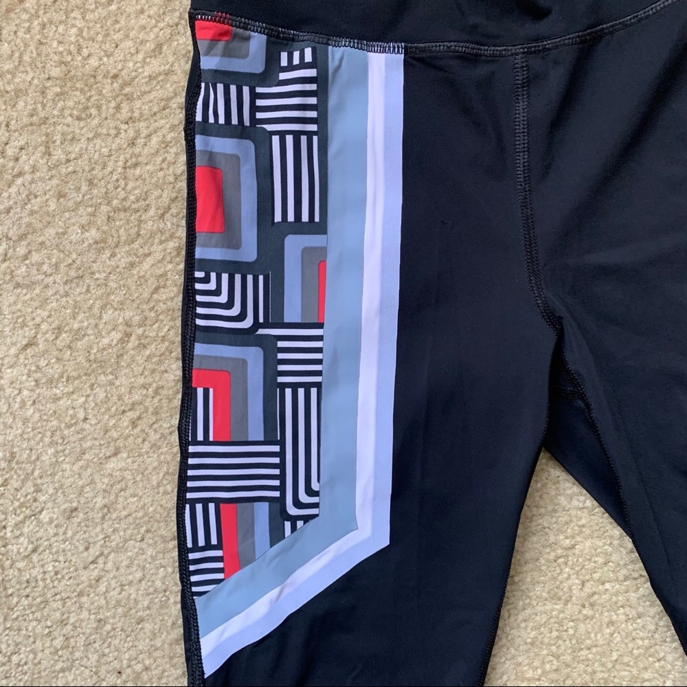 Sweaty Betty Zero Gravity High Rise Geometric Crop - Picture 3 of 9